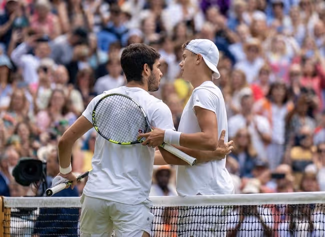 Clothing, Hat, Arguing