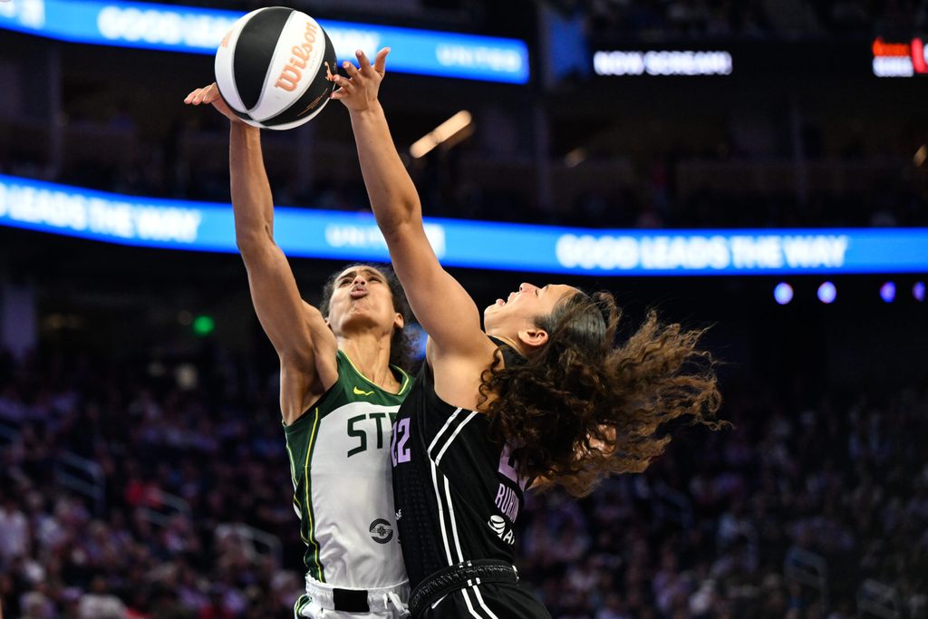 Jun 14, 2025; San Francisco, California, USA; Seattle Storm guard Skylar Diggins (4) blocks a layup attempt by Golden State Valkyries guard Veronica Burton (22) in the second quarter at Chase Center. Mandatory Credit: Eakin Howard-Imagn Images