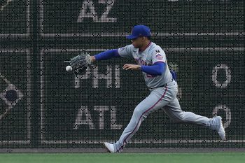 Jun 27, 2025; Pittsburgh, Pennsylvania, USA;  New York Mets right fielder Juan Soto (22) chases a ball hit for an RBI double by Pittsburgh Pirates third baseman Ke'Bryan Hayes (not pictured) during the fifth inning at PNC Park. Mandatory Credit: Charles LeClaire-Imagn Images