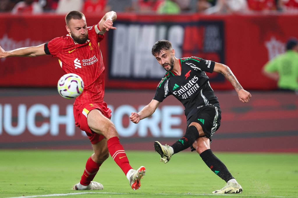 Jul 31, 2024; Philadelphia, PA, USA; Arsenal midfielder Fabio Vieira (21) kicks the ball against Liverpool Nathaniel Phillips (47) during the second half at Lincoln Financial Field. Mandatory Credit: Bill Streicher-Imagn Images