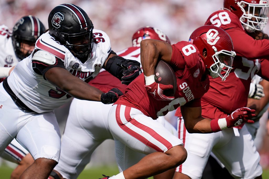 Oklahoma Sooners running back Taylor Tatum (8) runs past South Carolina Gamecocks defensive tackle Nick Barrett (93) during a college football game between the University of Oklahoma Sooners (OU) and the South Carolina Gamecocks at Gaylord Family - Oklahoma Memorial Stadium in Norman, Okla., Saturday, Oct. 19, 2024.