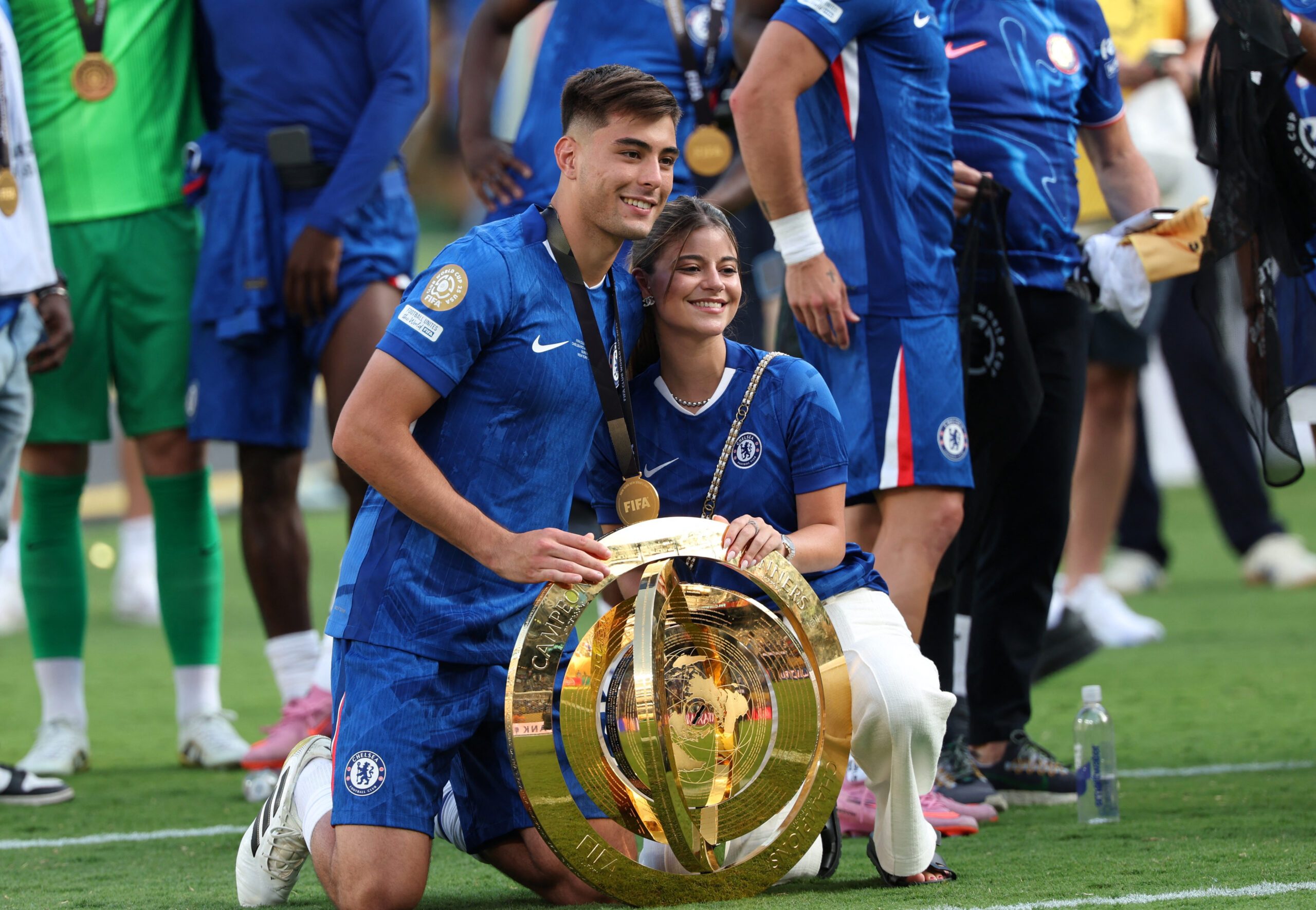 [Subscription Customers Only] Jul 13, 2025; East Rutherford, New Jersey, USA; Chelsea FC defender Aaron Anselmino (30) celebrates with the trophy after winning the final of the 2025 FIFA Club World Cup at MetLife Stadium. Mandatory Credit: Mike Segar-Reuters via Imagn Images