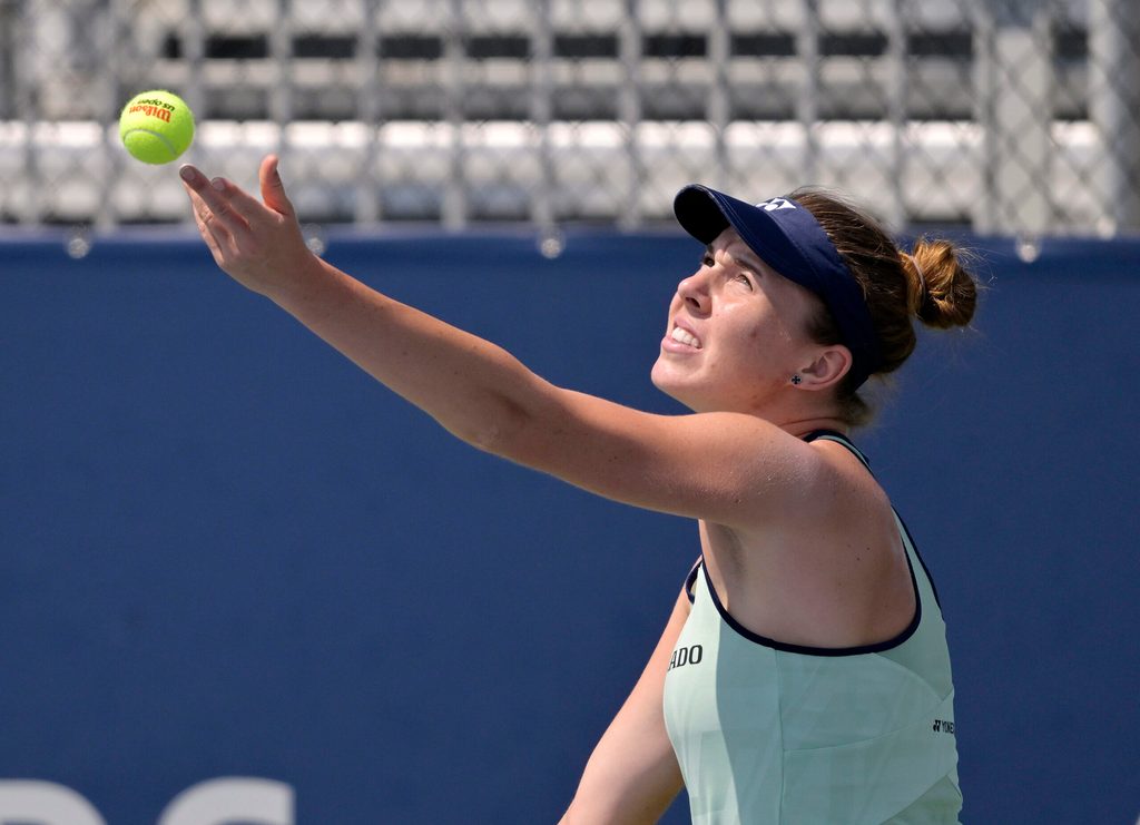 Jul 29, 2025; Montreal, QC, Canada; Linda Noskova (CZE) serves against Jaqueline Cristian (ROU) in second round of play at IGA Stadium. Mandatory Credit: Eric Bolte-Imagn Images