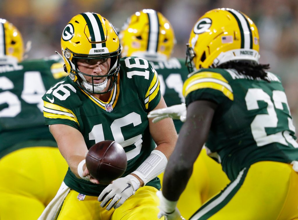 Aug 9, 2025; Green Bay, Wisconsin, USA; Green Bay Packers quarterback Sean Clifford (16) hands off the ball to running back Israel Abanikanda (23) against the New York Jets during the second half at Lambeau Field. Mandatory Credit: Dan Powers/USA TODAY NETWORK-Wisconsin/Imagn Images