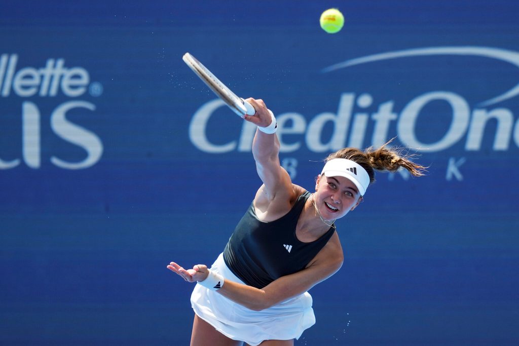 Aug 12, 2025; Cincinnati, OH, USA; Iva Jovic (USA) serves against Barbora Krejcikova (CZE) during the Cincinnati Open at the Lindner Family Tennis Center. Mandatory Credit: Aaron Doster-Imagn Images
