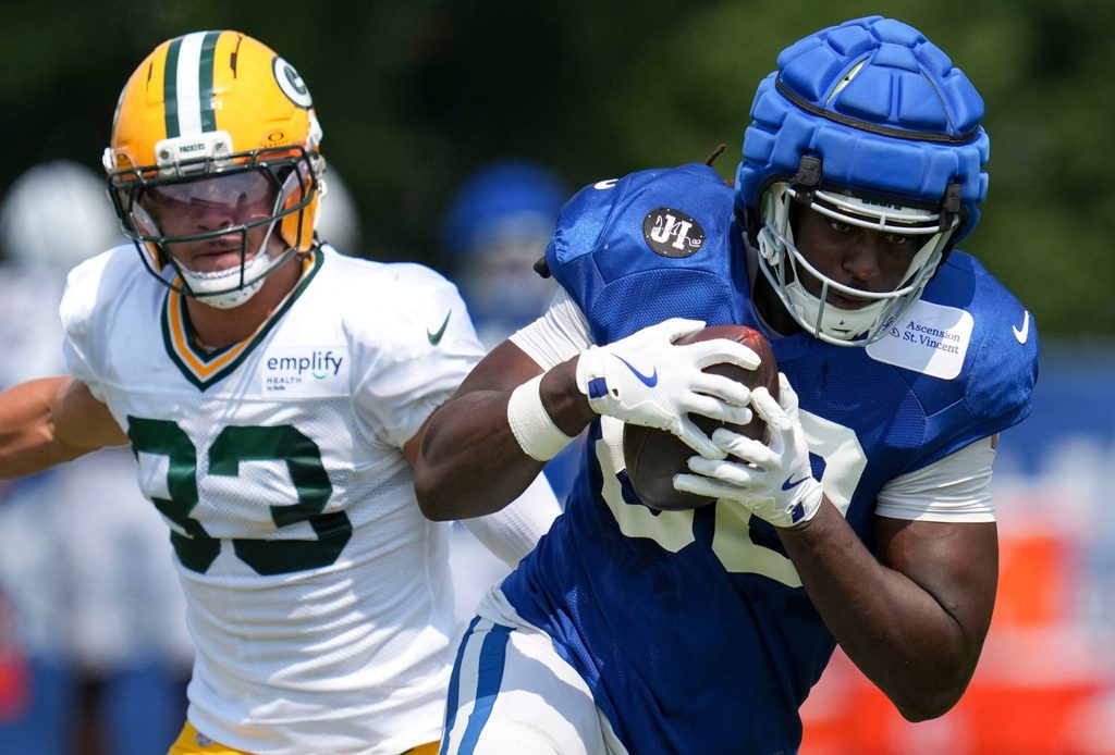 Green Bay Packers safety Evan Williams (33) attempts to take down Indianapolis Colts tight end Jelani Woods (80) on Thursday, Aug. 14, 2025, at a joint practice during Indianapolis Colts’ training camp at Grand Park in Westfield.