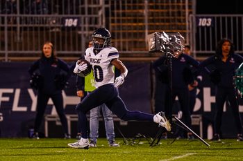 Oct 26, 2024; East Hartford, Connecticut, USA; Rice Owls special teams Quinton Jackson (10) returns the ball for a touchdown against the Connecticut Huskies in the second half at Rentschler Field at Pratt & Whitney Stadium. Mandatory Credit: David Butler II-Imagn Images