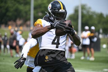 Jul 25, 2025; Pittsburgh, PA, USA; Pittsburgh Steelers wide receiver DK Metcalf (4) participates in drills during training camp at Saint Vincent College. Mandatory Credit: Barry Reeger-Imagn Images