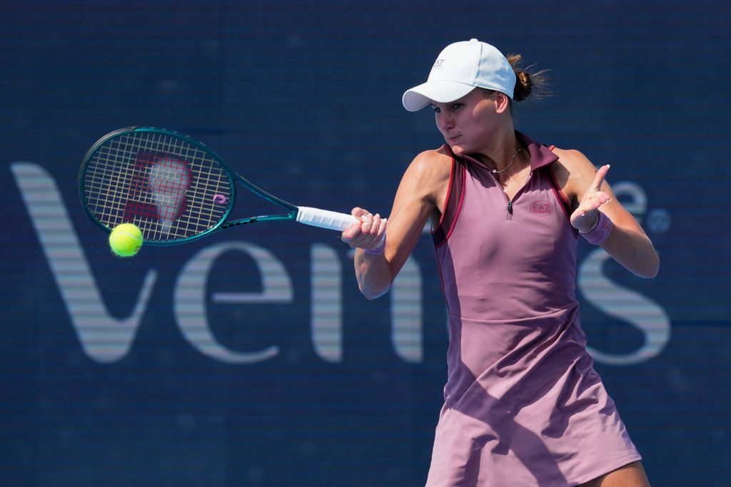 Aug 17, 2025; Cincinnati, OH, USA; Veronika Kudermetova (RUS) returns a shot against Jasmine Paolini (ITA) during the Cincinnati Open at the Lindner Family Tennis Center. Mandatory Credit: Aaron Doster-Imagn Images