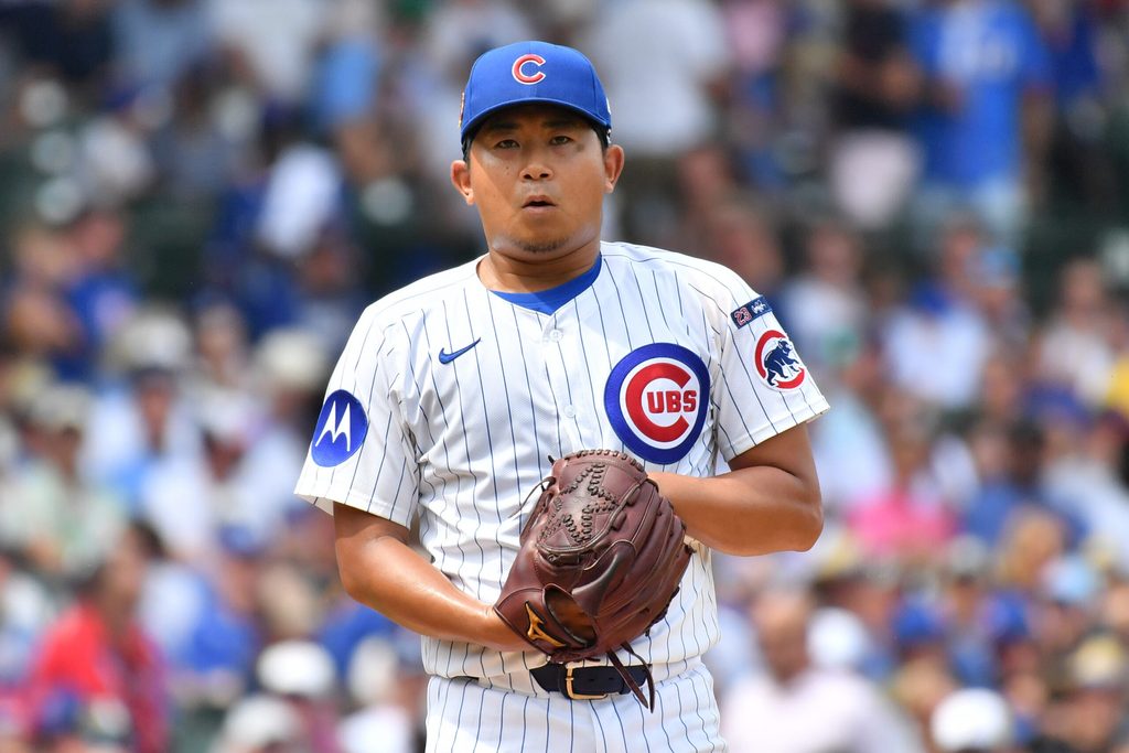 Aug 16, 2025; Chicago, Illinois, USA; Chicago Cubs starting pitcher Shota Imanaga (18) prepares to pitch during a game against the Pittsburgh Pirates at Wrigley Field. Mandatory Credit: Patrick Gorski-Imagn Images
