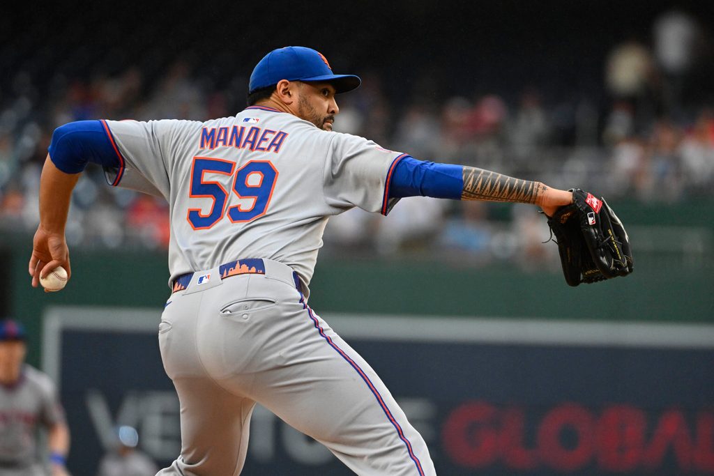 Aug 21, 2025; Washington, District of Columbia, USA; New York Mets starting pitcher Sean Manaea (59) throws to the Washington Nationals during the first inning at Nationals Park. Mandatory Credit: Brad Mills-Imagn Images
