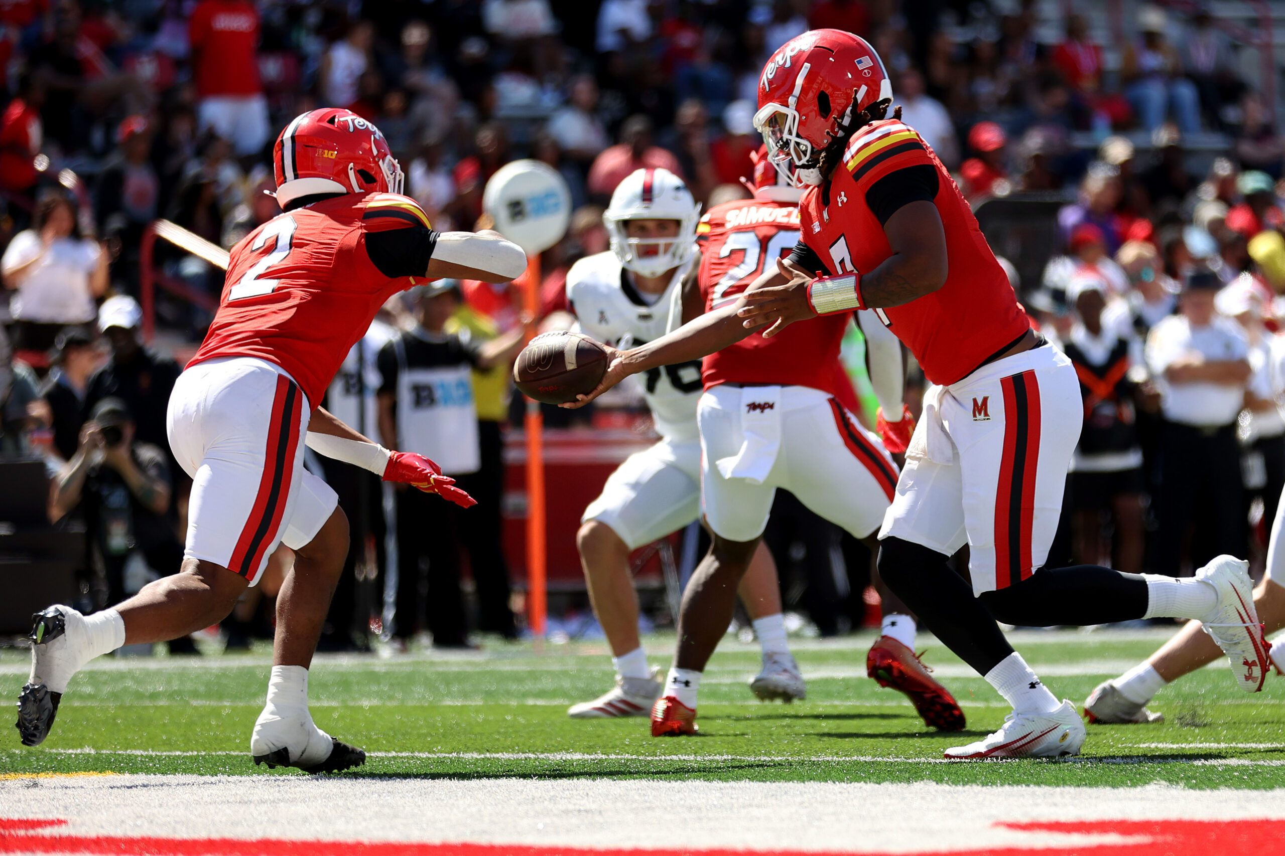 Aug 30, 2025; College Park, Maryland, USA; Maryland Terrapins quarterback Malik Washington (7) hands the ball off to Maryland Terrapins running back Nolan Ray (2) during the second half against the Florida Atlantic Owls at SECU Stadium. Mandatory Credit: Daniel Kucin Jr.-Imagn Images
