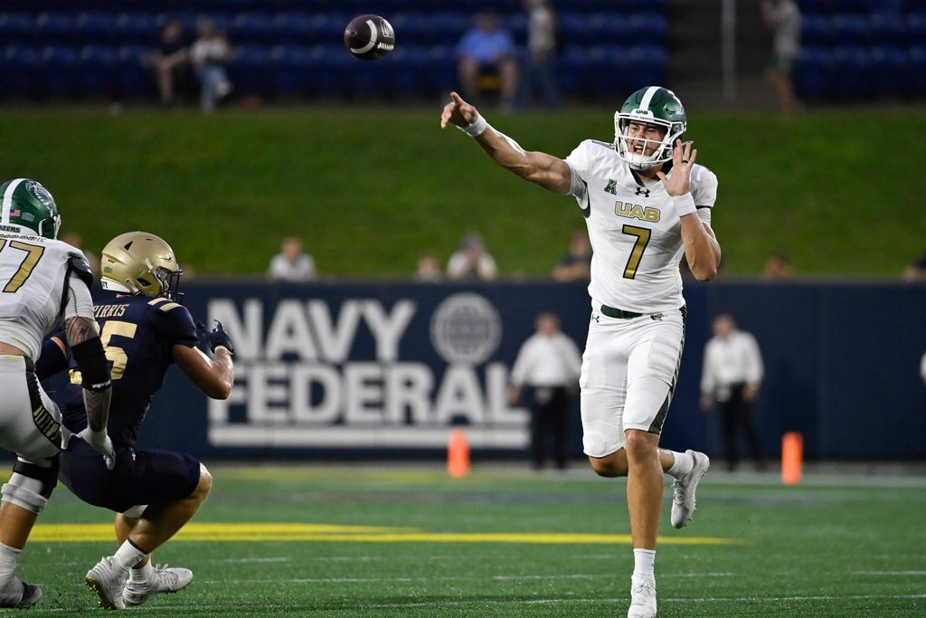 Sep 6, 2025; Annapolis, Maryland, USA; UAB Blazers quarterback Jalen Kitna (7) throws on the run during the second quarter against the Navy Midshipmen at Navy-Marine Corps Memorial Stadium. Mandatory Credit: Tommy Gilligan-Imagn Images