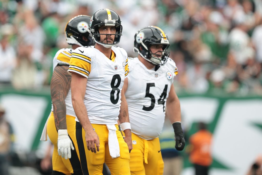 Sep 7, 2025; East Rutherford, New Jersey, USA; Pittsburgh Steelers quarterback Aaron Rodgers (8) look up during the game against the New York Jets at MetLife Stadium. Mandatory Credit: Vincent Carchietta-Imagn Images