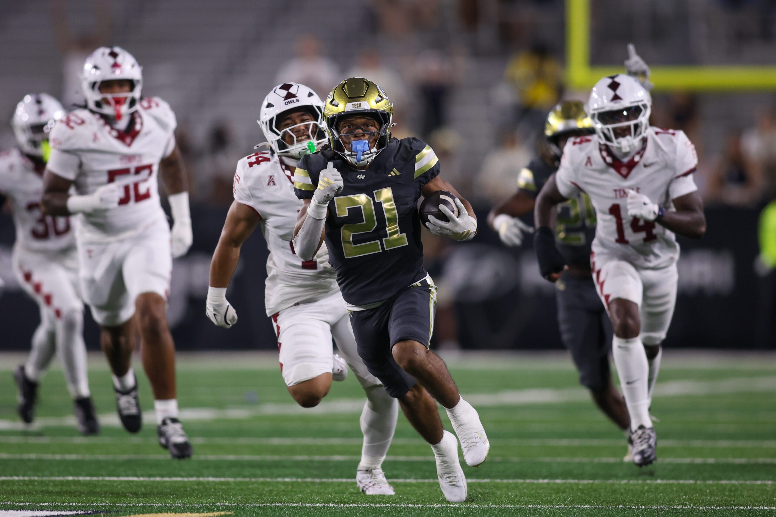 Sep 20, 2025; Atlanta, Georgia, USA; Georgia Tech Yellow Jackets running back Daylon Gordon (21) runs the ball for a touchdown against the Temple Owls in the fourth quarter at Bobby Dodd Stadium at Hyundai Field. Mandatory Credit: Brett Davis-Imagn Images