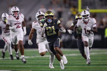 Sep 20, 2025; Atlanta, Georgia, USA; Georgia Tech Yellow Jackets running back Daylon Gordon (21) runs the ball for a touchdown against the Temple Owls in the fourth quarter at Bobby Dodd Stadium at Hyundai Field. Mandatory Credit: Brett Davis-Imagn Images