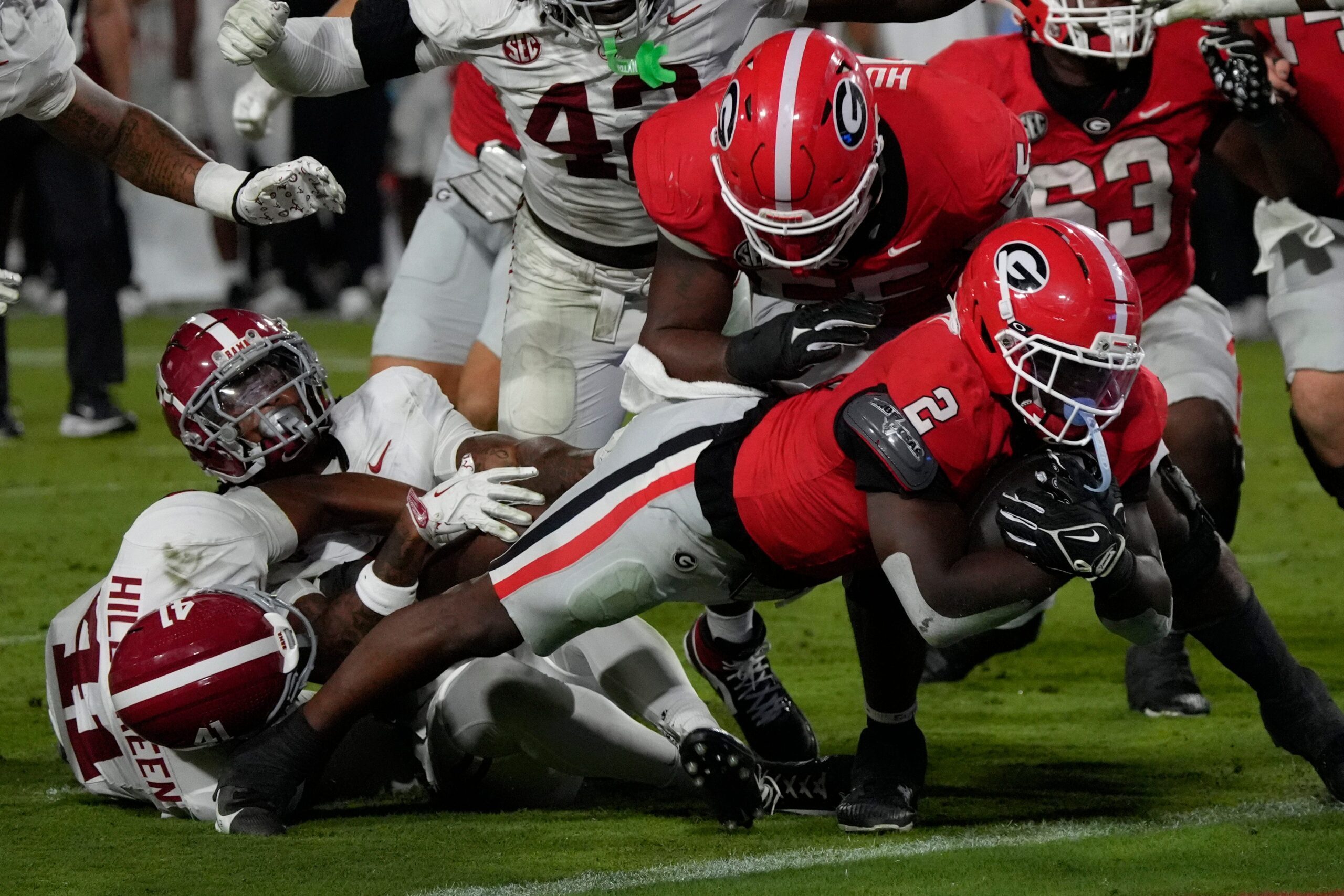 Georgia Bulldogs running back Josh McCray (2) powers his way in for a touchdown during the second half of a NCAA college football game against Alabama in Athens, Ga., on Saturday, September 27, 2025.