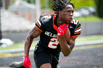 Delaware Hayes’s Favour Akih (2) runs the ball during the college football showcase at the Delaware Hayes High School on Wednesday, May 7, 2025 in Delaware, Ohio.