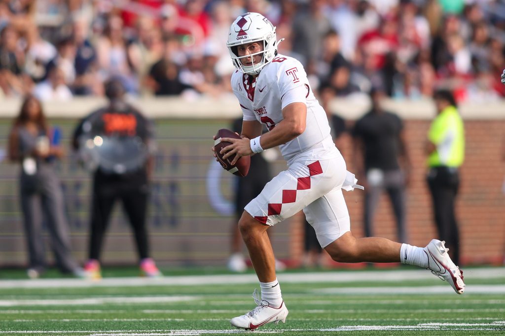 Sep 20, 2025; Atlanta, Georgia, USA; Temple Owls quarterback Evan Simon (6) scrambles against the Georgia Tech Yellow Jackets in the second quarter at Bobby Dodd Stadium at Hyundai Field. Mandatory Credit: Brett Davis-Imagn Images