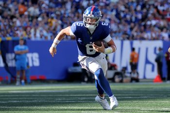 Sep 28, 2025; East Rutherford, New Jersey, USA; New York Giants quarterback Jaxson Dart (6) runs with the ball against the Los Angeles Chargers during the fourth quarter at MetLife Stadium. Mandatory Credit: Brad Penner-Imagn Images