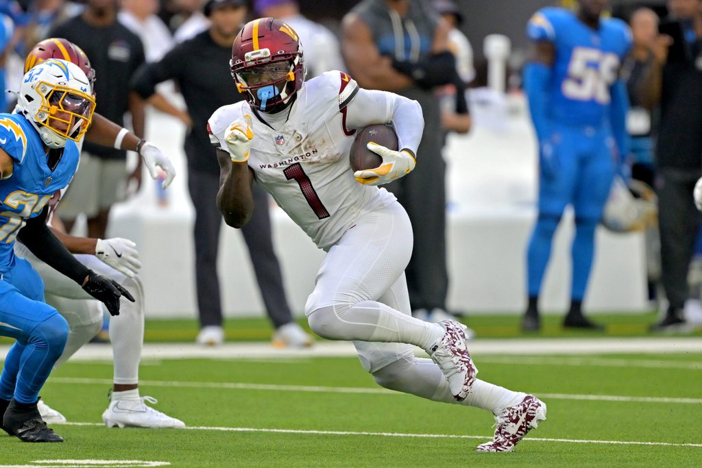 Oct 5, 2025; Inglewood, California, USA; Washington Commanders wide receiver Deebo Samuel Sr. (1) runs against the Los Angeles Chargers at SoFi Stadium. Mandatory Credit: Jayne Kamin-Oncea-Imagn Images
