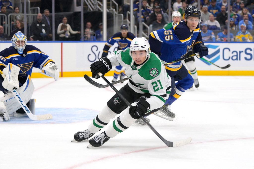 Oct 18, 2025; St. Louis, Missouri, USA; Dallas Stars left wing Jason Robertson (21) skates against the St. Louis Blues during the first period at Enterprise Center. Mandatory Credit: Jeff Le-Imagn Images