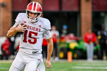 Nov 1, 2025; College Park, Maryland, USA;  
Indiana Hoosiers quarterback Fernando Mendoza (15) rushes during the first half against the Maryland Terrapins at SECU Stadium. Mandatory Credit: Tommy Gilligan-Imagn Images