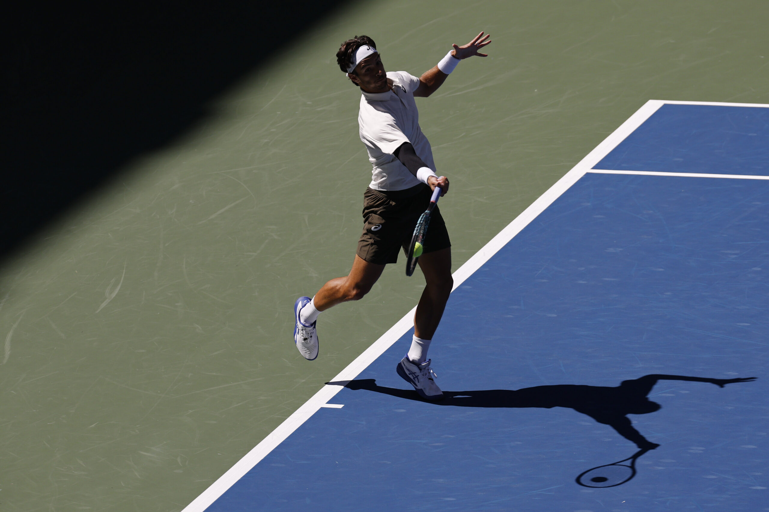 Aug 30, 2025; Flushing, NY, USA; Lorenzo Musetti (ITA) hits a forehand against Flavio Cobolli (ITA) (not pictured) on day seven of the 2025 US Open tennis championships at Billie Jean King National Tennis Center. Mandatory Credit: Geoff Burke-Imagn Images