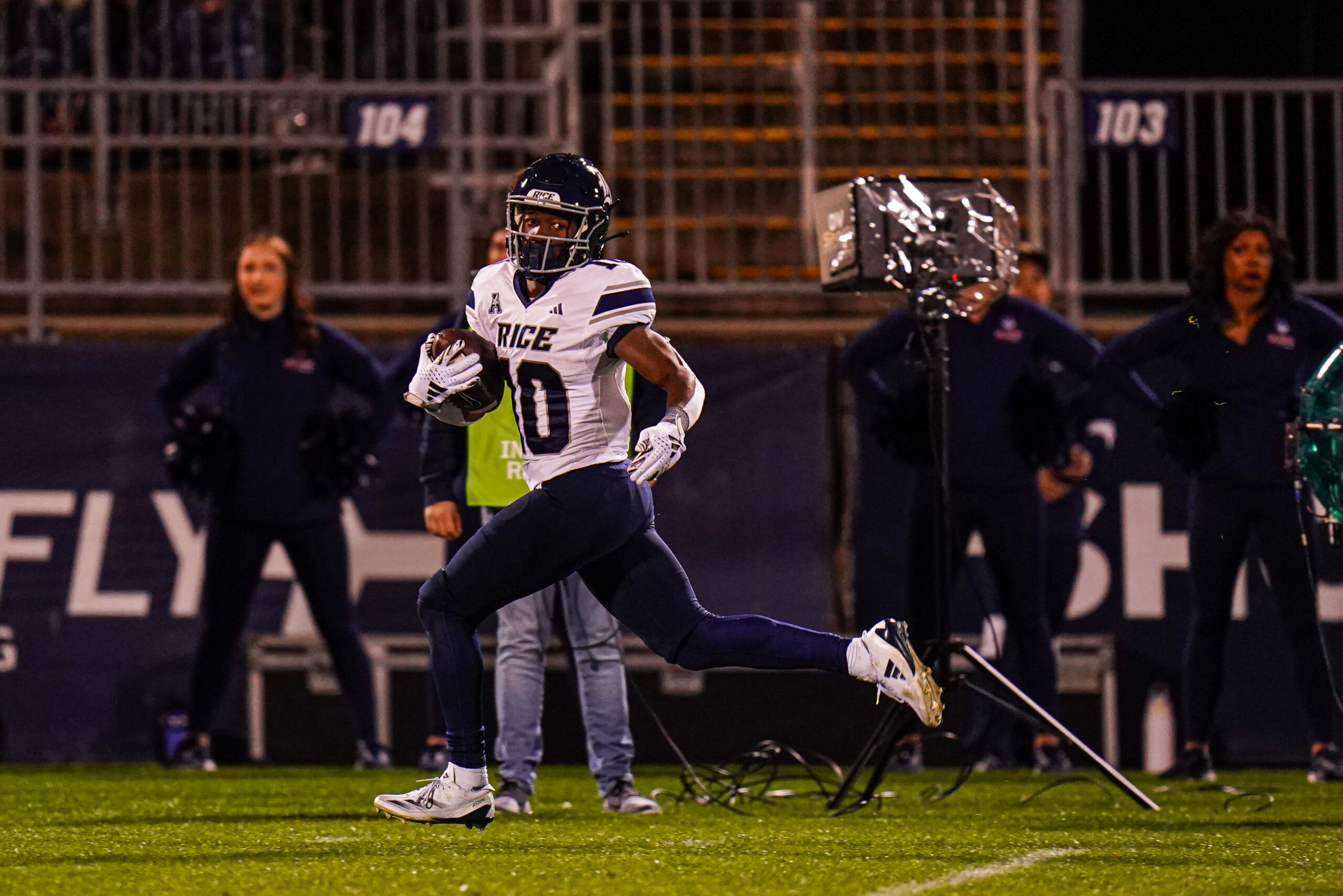 Oct 26, 2024; East Hartford, Connecticut, USA; Rice Owls special teams Quinton Jackson (10) returns the ball for a touchdown against the Connecticut Huskies in the second half at Rentschler Field at Pratt & Whitney Stadium. Mandatory Credit: David Butler II-Imagn Images