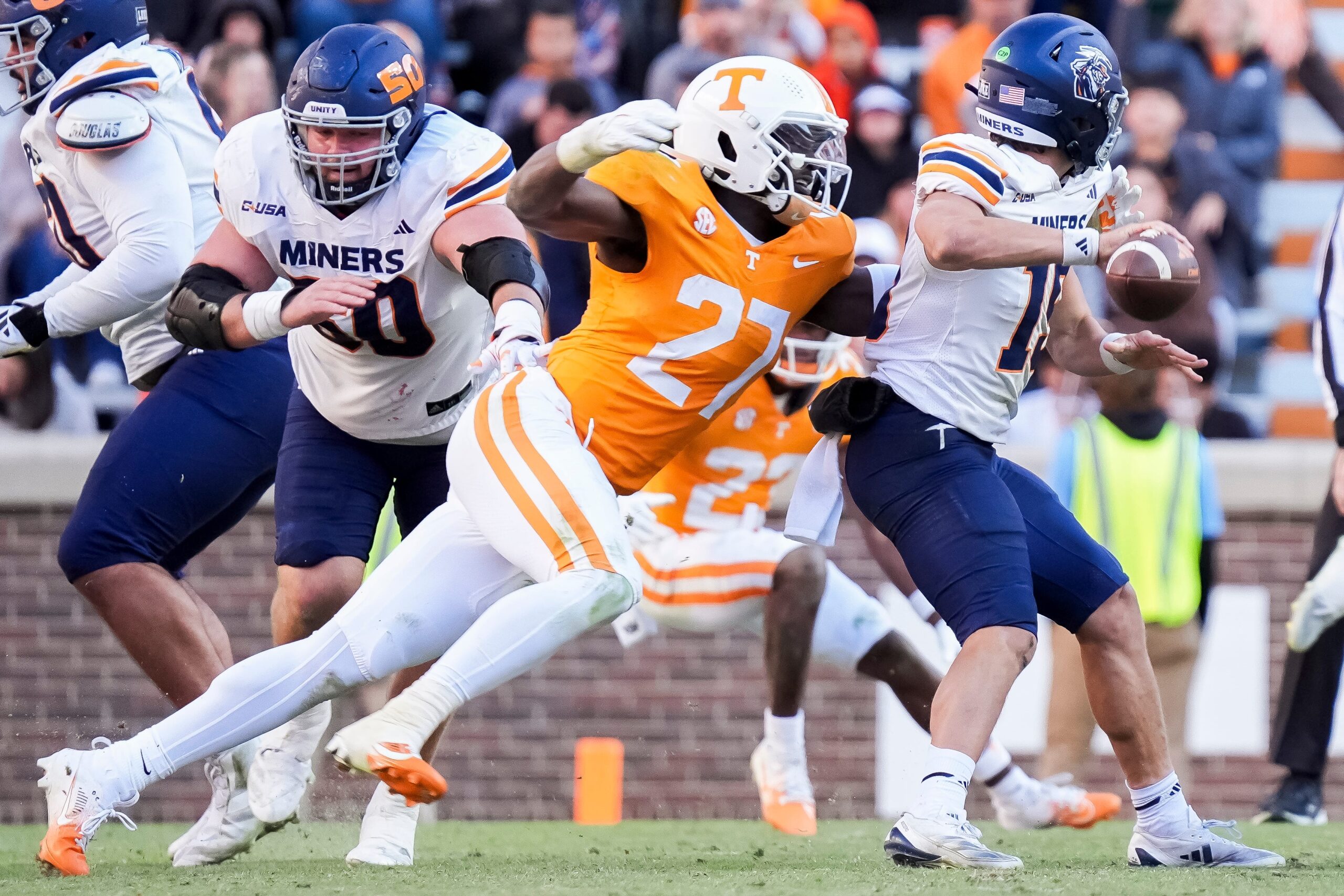 Tennessee defensive lineman James Pearce Jr. (27) sacks UTEP quarterback JP Pickles (19) during a college football game between Tennessee and UTEP at Neyland Stadium in Knoxville, Tenn., Saturday, Nov. 23, 2024.