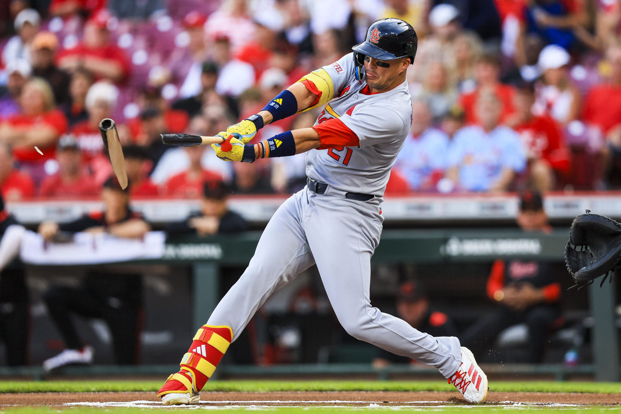 Aug 29, 2025; Cincinnati, Ohio, USA; St. Louis Cardinals outfielder Lars Nootbaar (21) breaks his bat on a pitch in the first inning against the Cincinnati Reds at Great American Ball Park. Mandatory Credit: Katie Stratman-Imagn Images