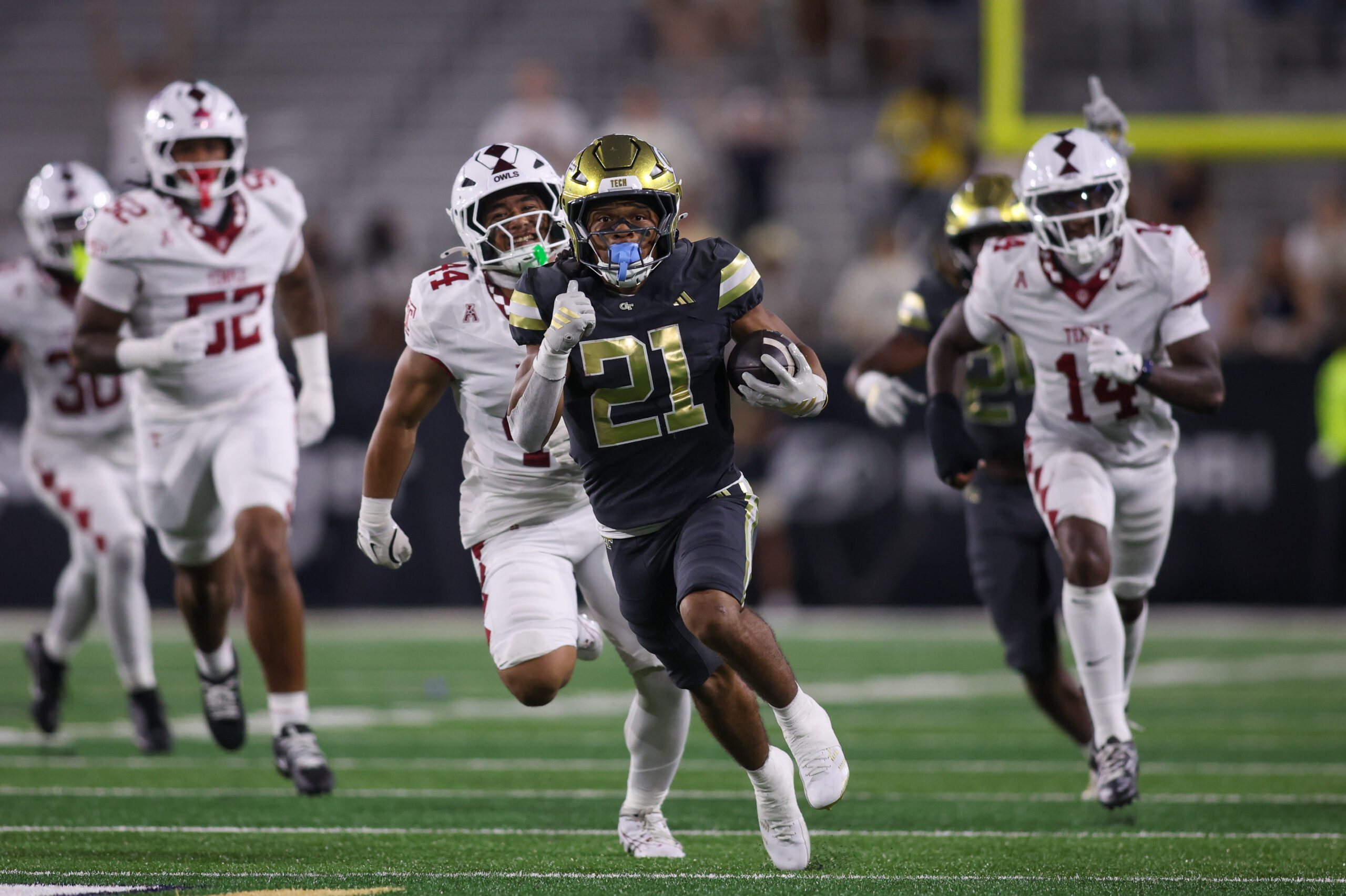 Sep 20, 2025; Atlanta, Georgia, USA; Georgia Tech Yellow Jackets running back Daylon Gordon (21) runs the ball for a touchdown against the Temple Owls in the fourth quarter at Bobby Dodd Stadium at Hyundai Field. Mandatory Credit: Brett Davis-Imagn Images