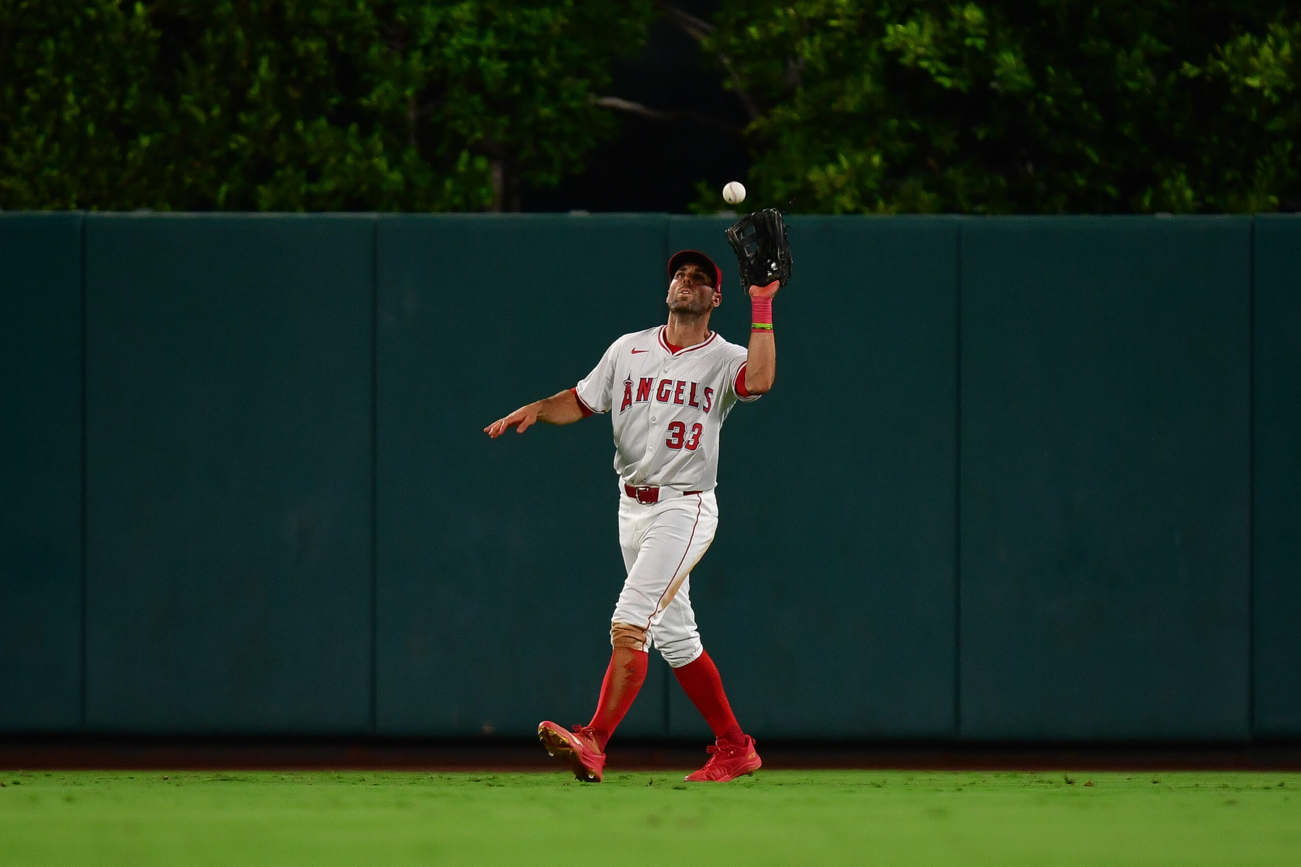 Sep 26, 2025; Anaheim, California, USA; Los Angeles Angels outfielder Chris Taylor (33) catches the fly ball of Houston Astros pinch hitter Victor Caratini (17) during the eighth inning at Angel Stadium. Mandatory Credit: Gary A. Vasquez-Imagn Images