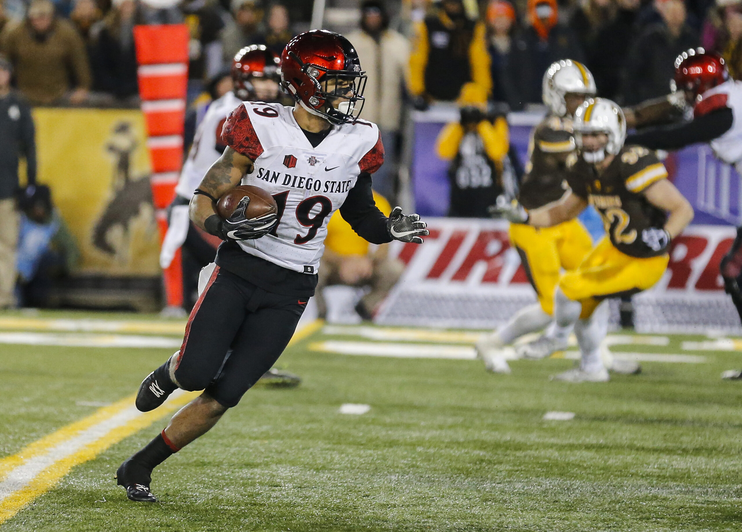 Dec 3, 2016; Laramie, WY, USA; San Diego State Aztecs running back Donnel Pumphrey (19) runs against the Wyoming Cowboys during the fourth quarter at the Mountain West Championship college football game at War Memorial Stadium. The Aztecs beat the Cowboys 27-24. Mandatory Credit: Troy Babbitt-Imagn Images