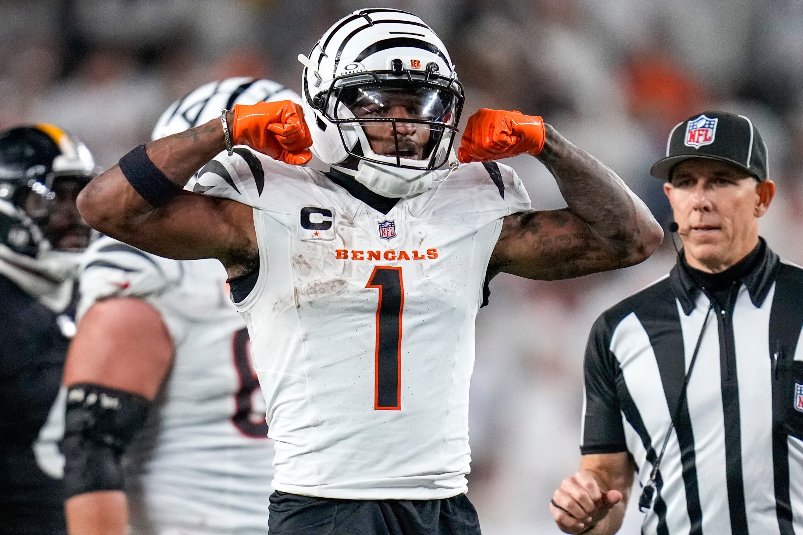 Cincinnati Bengals wide receiver Ja'Marr Chase (1) celebrates a catch in the fourth quarter of the NFL Week 7 game between the Cincinnati Bengals and the Pittsburgh Steelers at Paycor Stadium in downtown Cincinnati on Thursday, Oct. 16, 2025. The Bengals won, 33-31.
