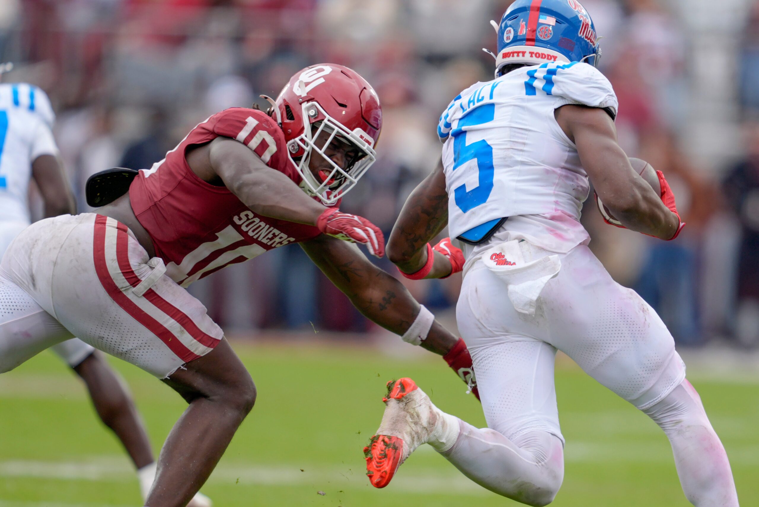 Oklahoma Sooners linebacker Kip Lewis (10) chases Ole Miss Rebels running back Kewan Lacy (5) during a college football game between the University of Oklahoma Sooners (OU) and the Ole Miss Rebels at Gaylord Family Ð Oklahoma Memorial Stadium in Norman, Okla., Saturday, Oct. 25, 2025. Ole Miss won 34-26.