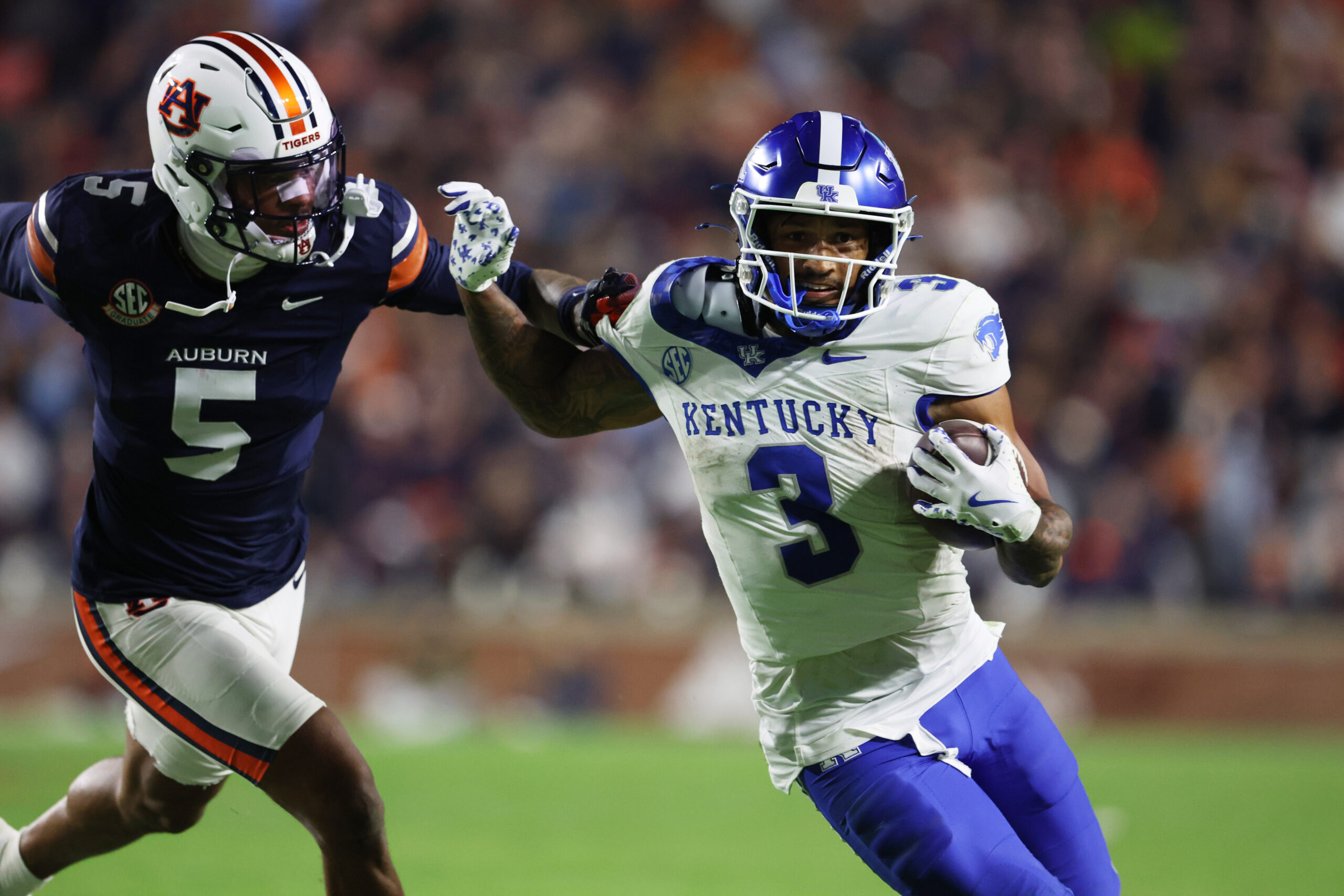 Nov 1, 2025; Auburn, Alabama, USA;  Auburn Tigers defensive back Jahquez Robinson (5) tries to tackle Kentucky Wildcats running back Seth McGowan (3) during the third quarter at Jordan-Hare Stadium. Mandatory Credit: John Reed-Imagn Images